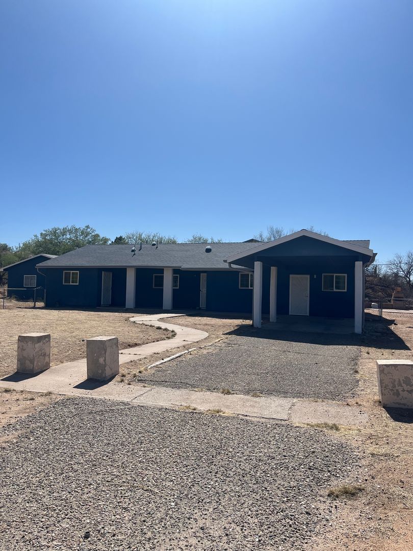 Benson House: 626 S Huachuca St