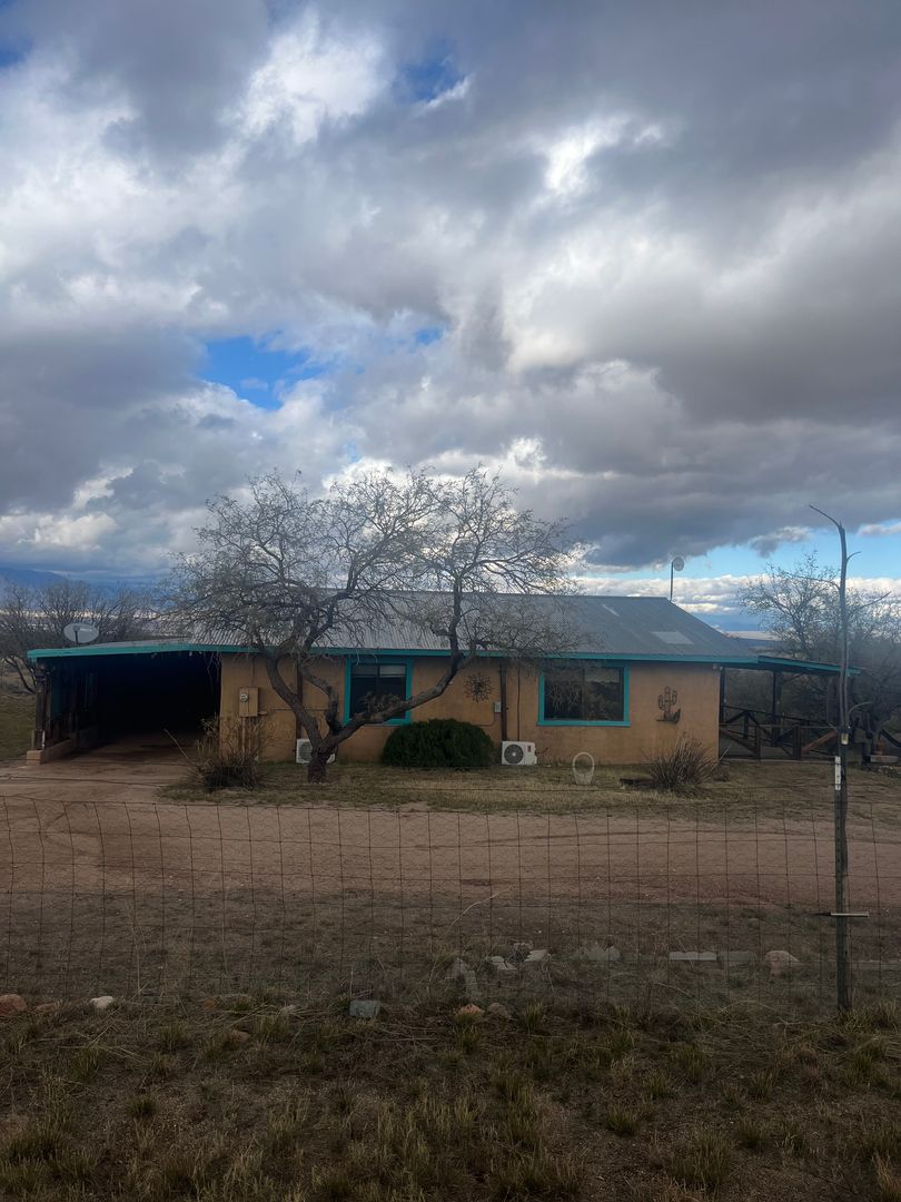 Benson House: 2966 W Liston Ln