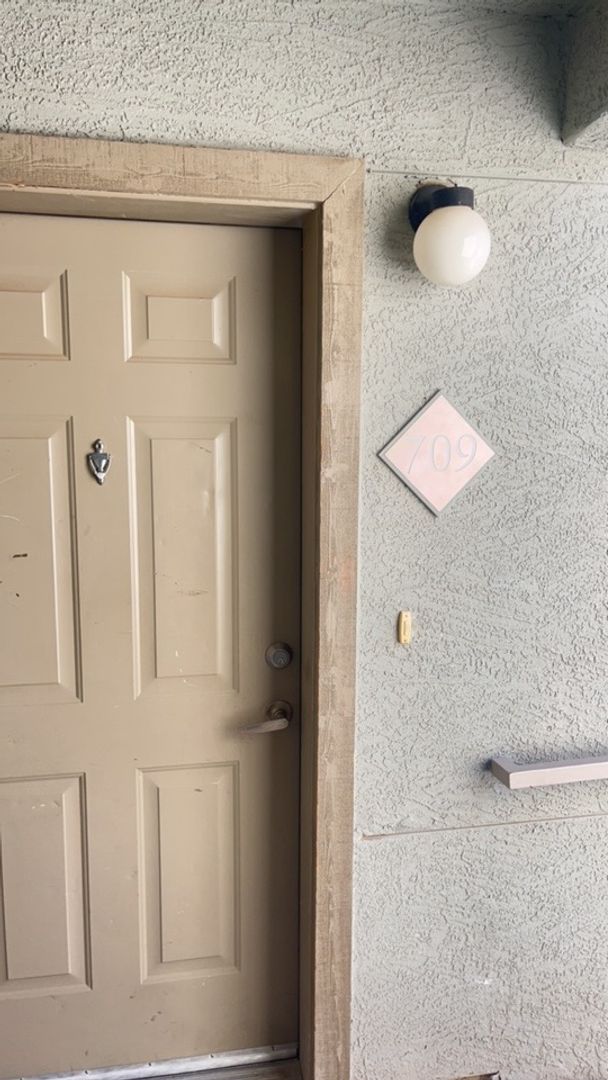 Benson Apartment: 656 S Hwy 80