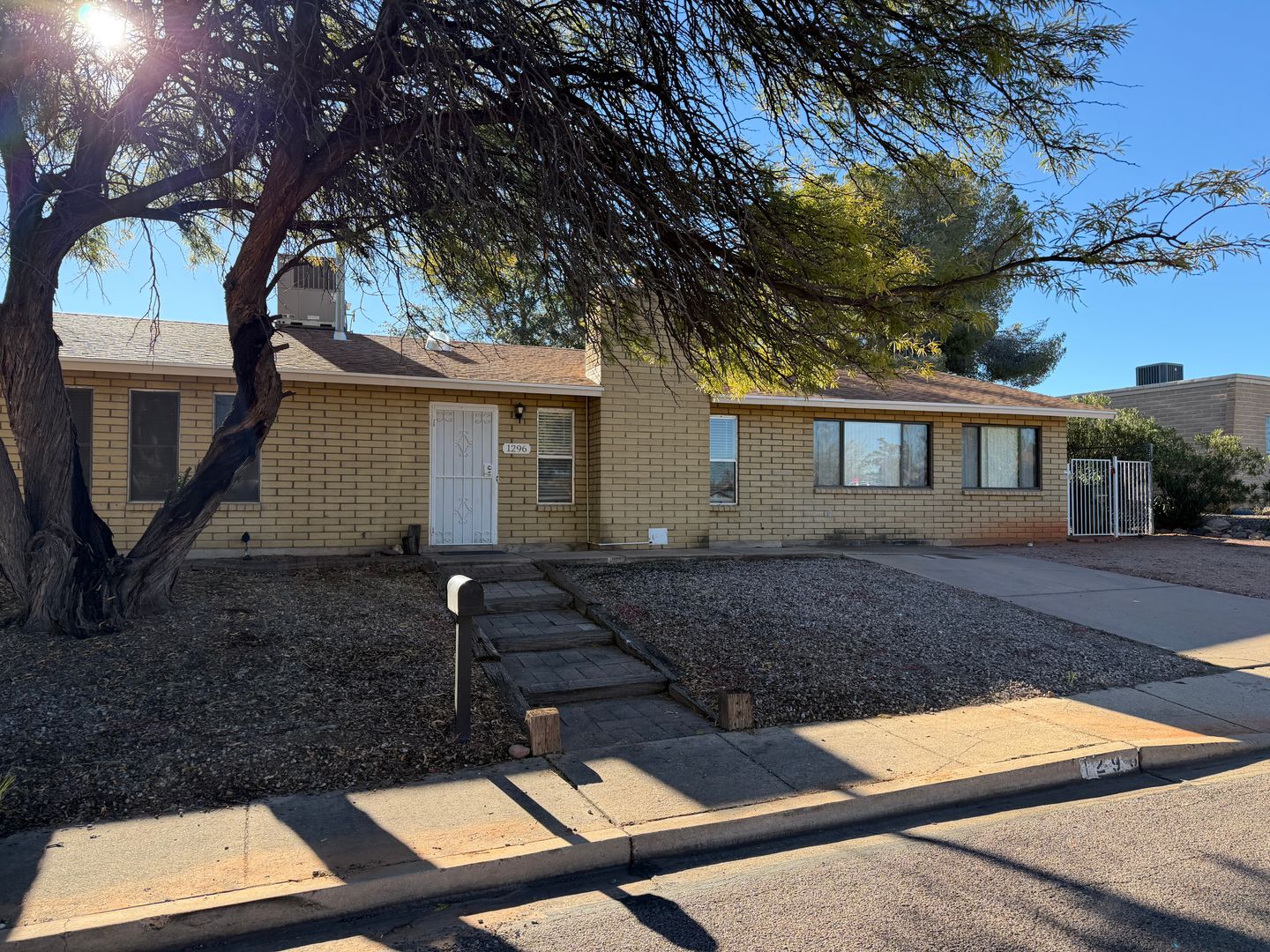 Sierra Vista House: 1296 Ocotillo Dr