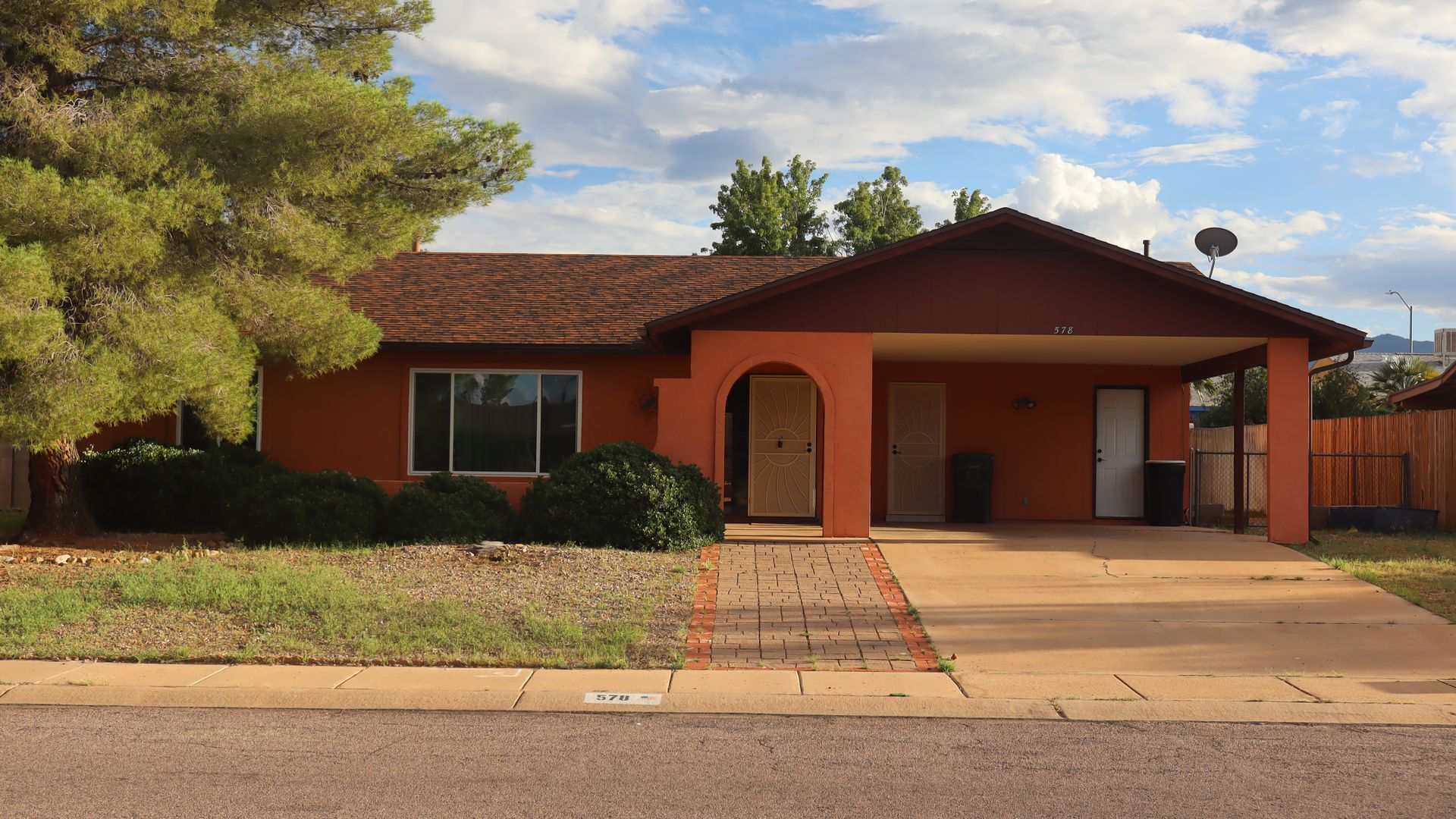 Sierra vista House: 578 Hegge Dr.