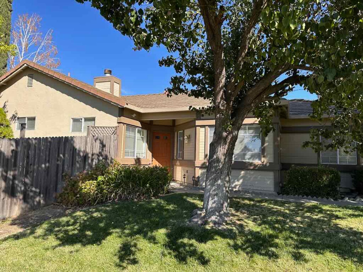 Elk Grove House: 5662 Murrell St