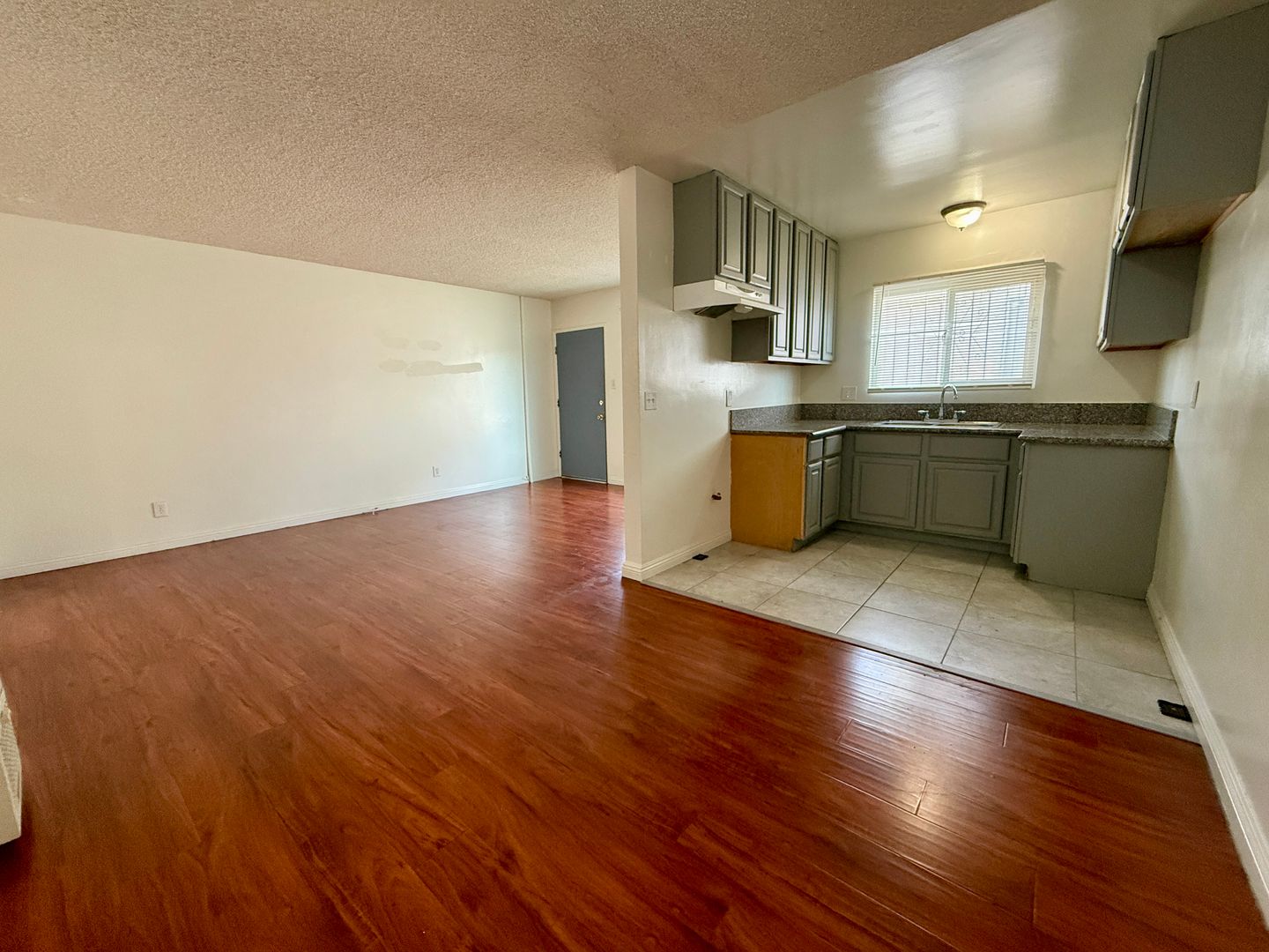 Los Angeles Apartment: 2809 Pasadena Ave