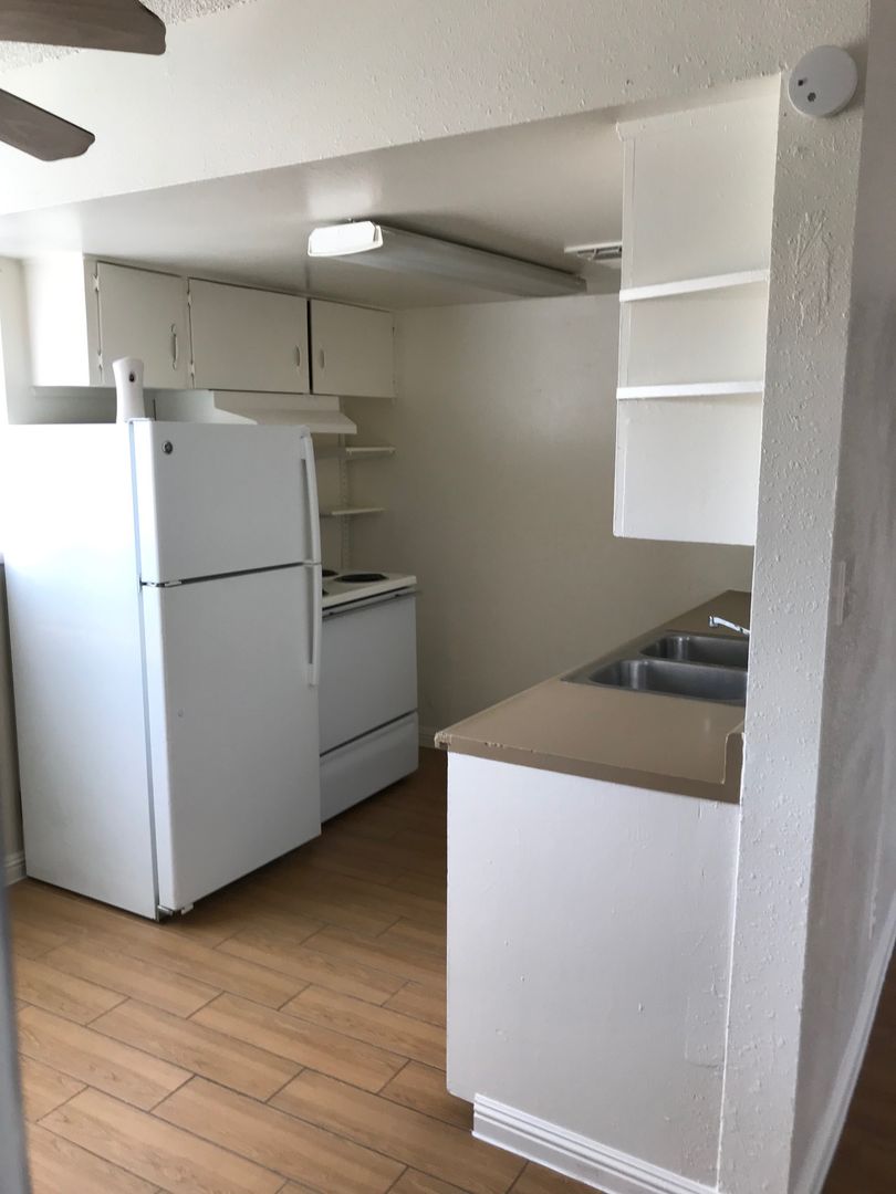 Las Vegas Apartment: 3851 Hazelwood St
