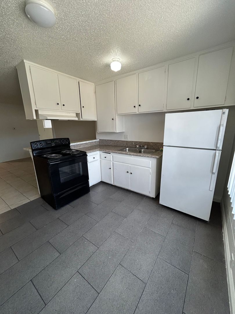 Las Vegas Apartment: 3841 Hazelwood St