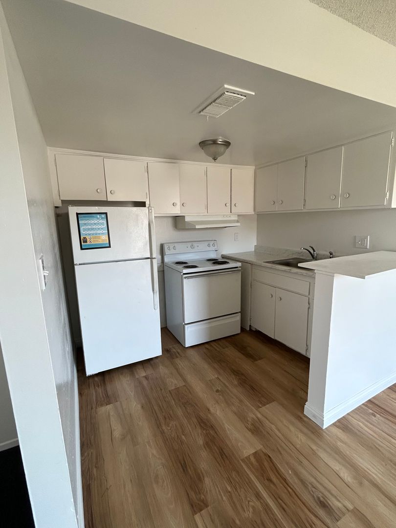 Las Vegas Apartment: 3846 Hazelwood St