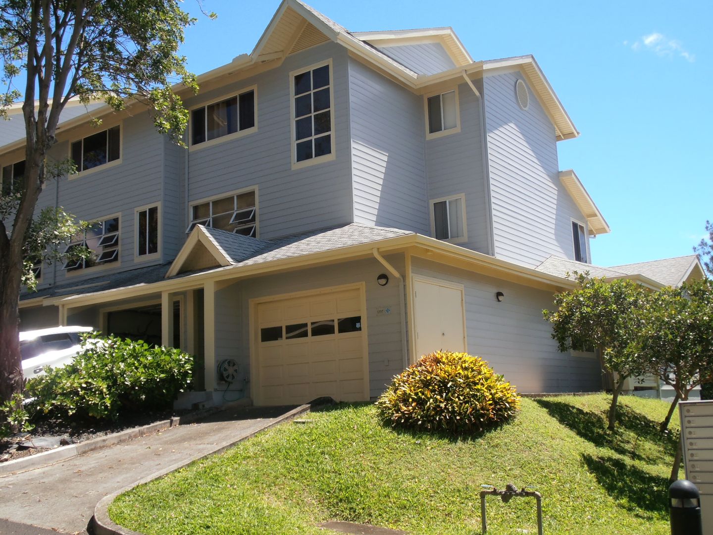 Honolulu Apartment: 1337 H Moanalualani Way