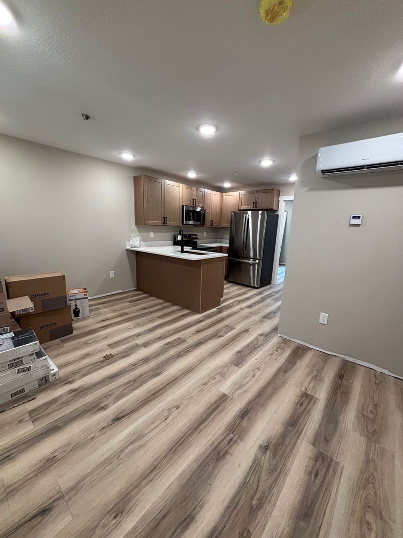 Monett Apartment: 106 E Sycamore St