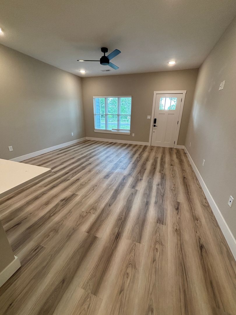 Nixa Townhome: 640-688 Harrison St