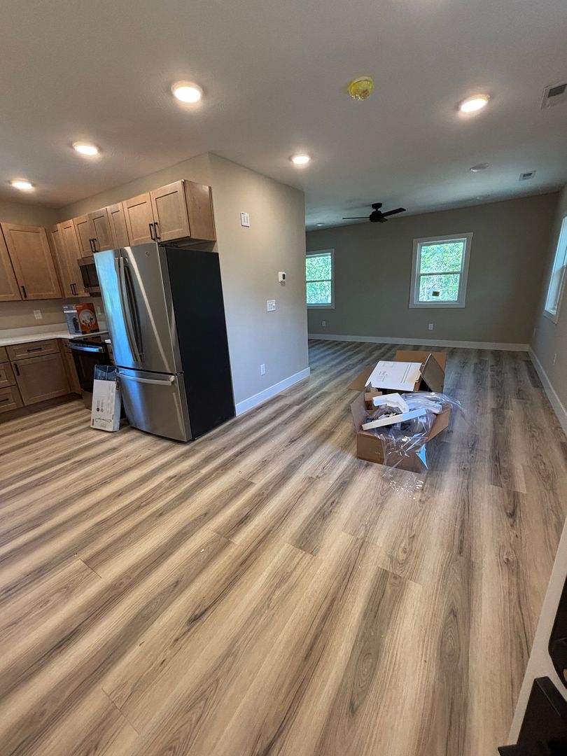 Monett Apartment: 106 E Sycamore St