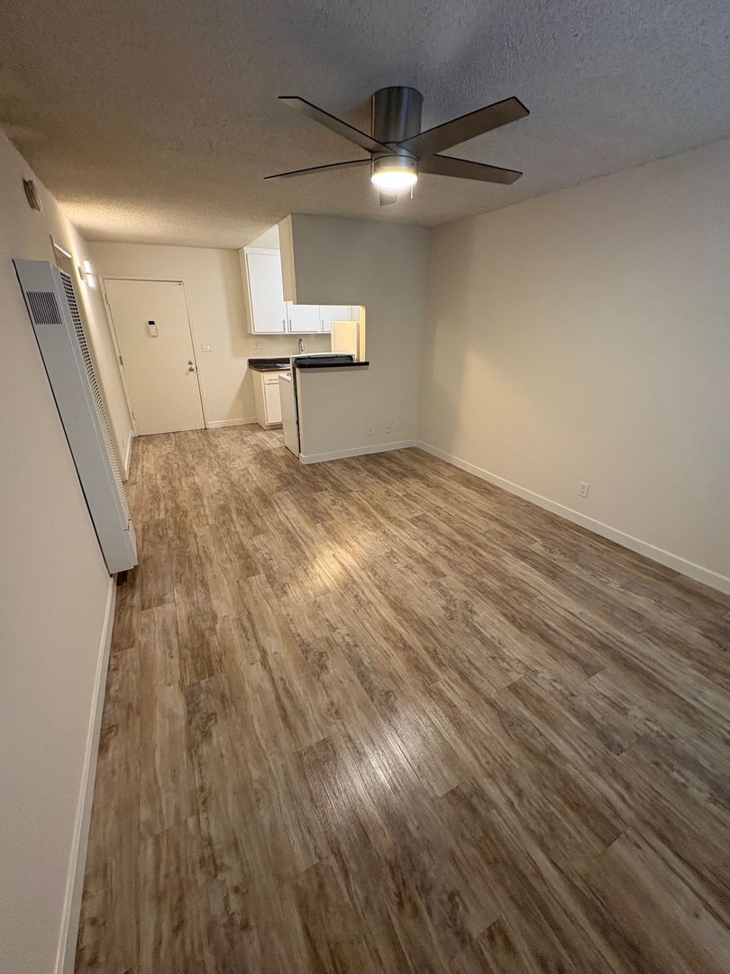Los Angeles Apartment: 3747 Sepulveda Blvd