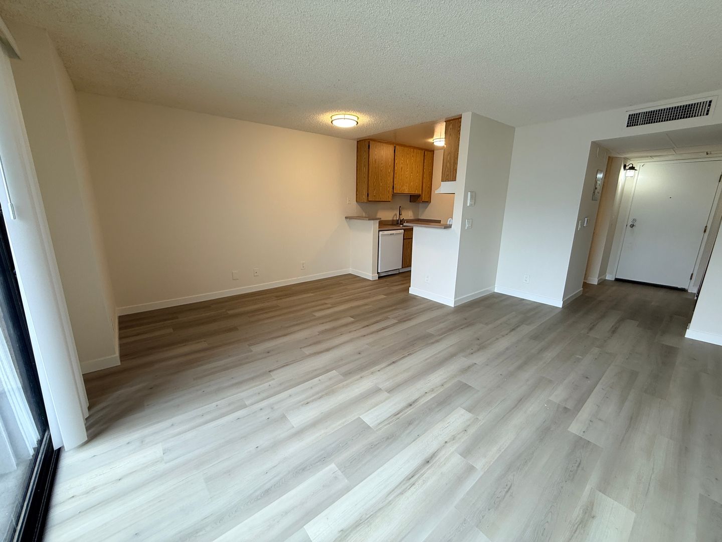 Sunland Apartment: 10418 Scoville Ave