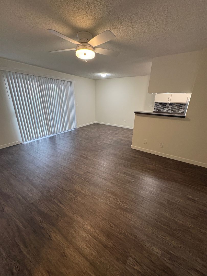 Santa Monica Apartment: 1322 Stanford St