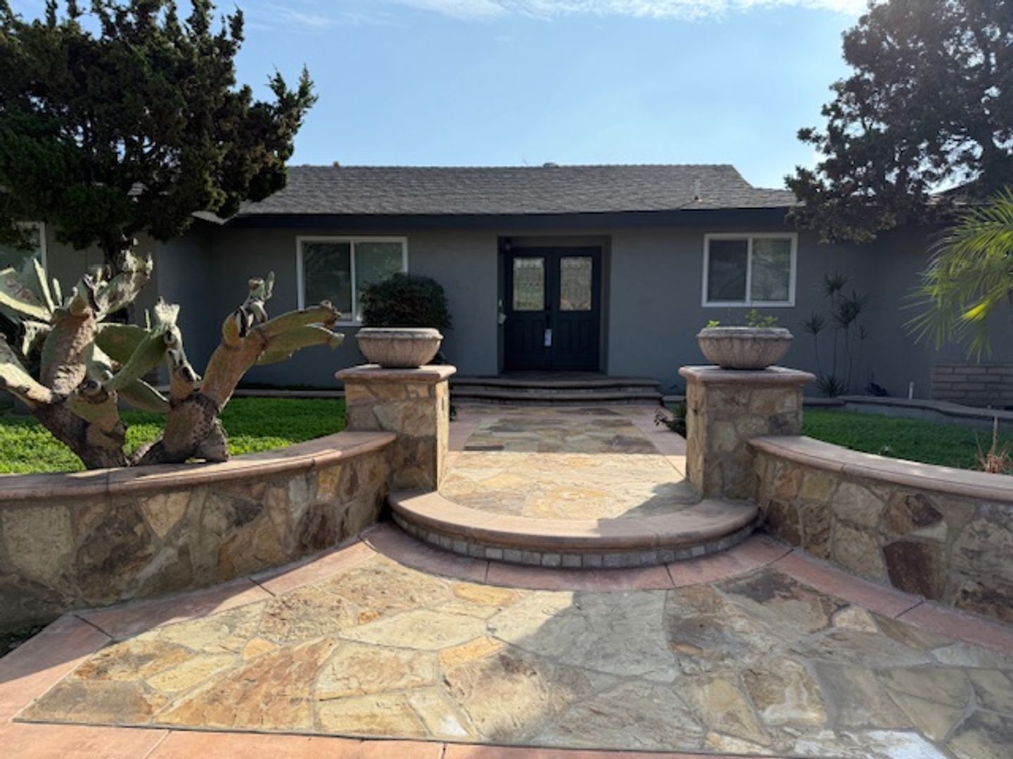 Orange House: 928 E Meats Ave