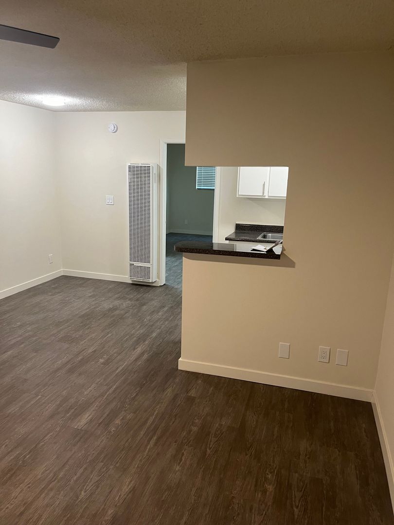 Venice Apartment: 1213 Venice Blvd