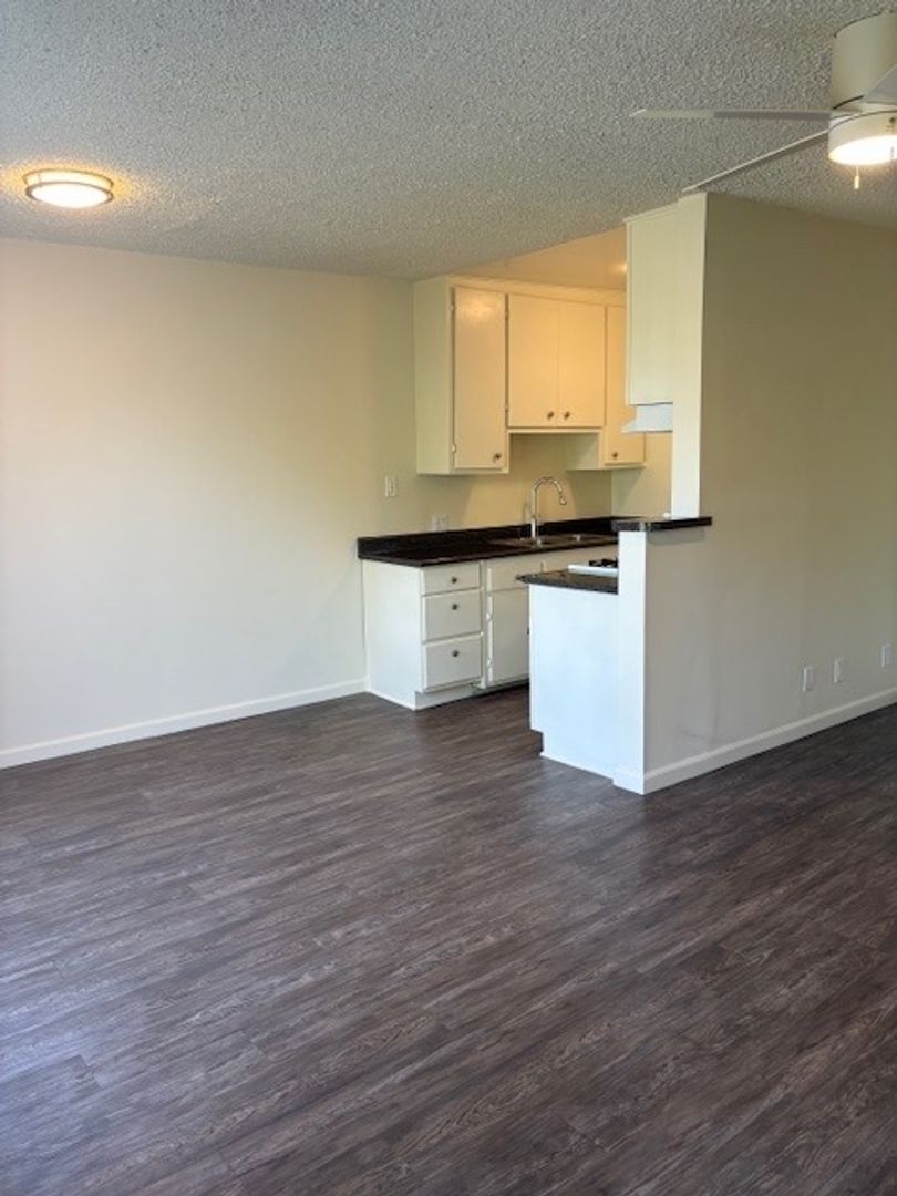 Los Angeles Apartment: 4112 Grand View Blvd