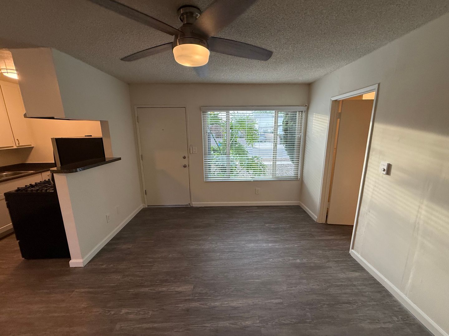 Los Angeles Apartment: 12939 Bonaparte Ave