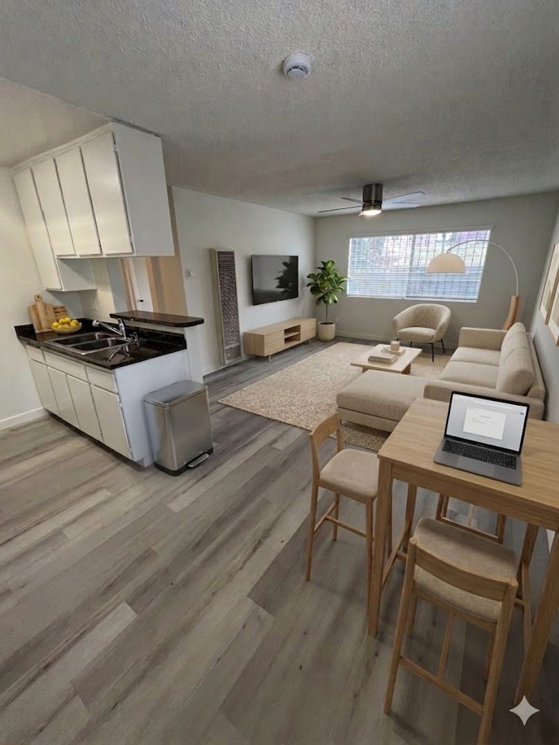 Venice Apartment: 339 Vernon Ave