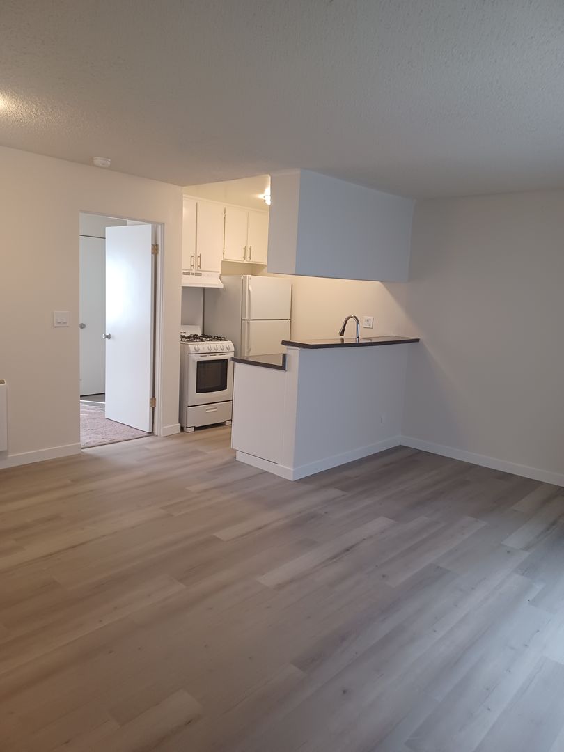 Tujunga Apartment: 10237 Fernglen Ave