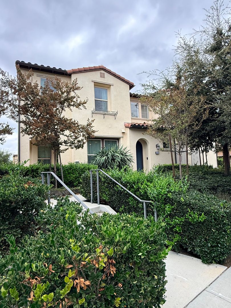 Lake Forest House: 45 Savannah