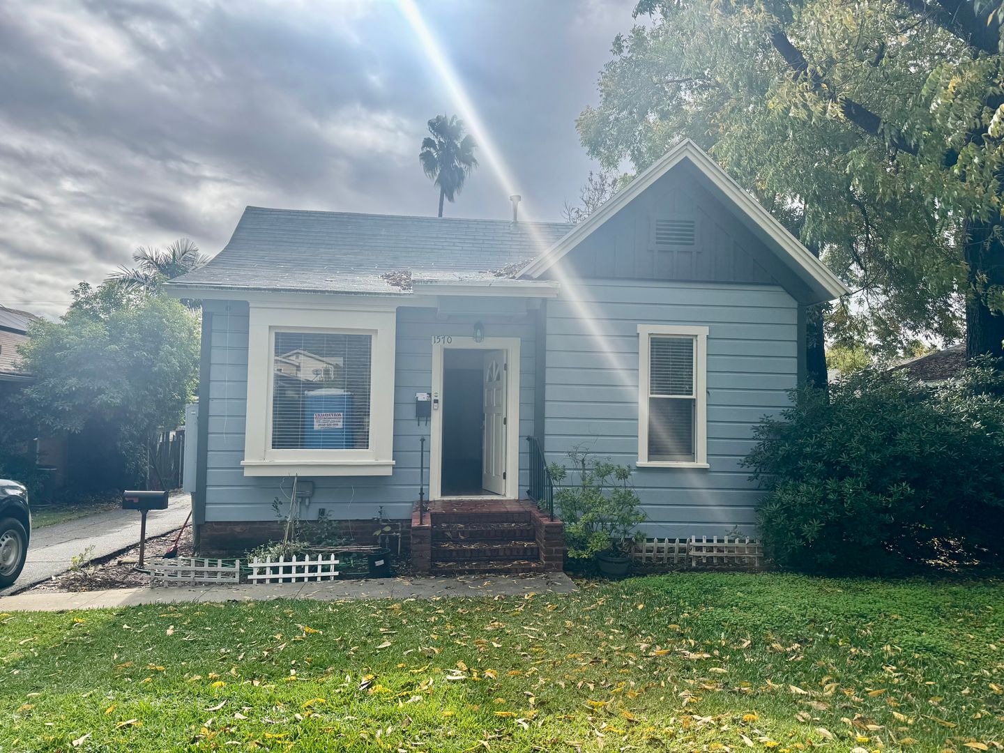 Pasadena House: 1570 Locust St