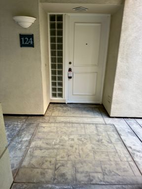 Luxury 1-Bedroom Furnished Condo in Gated Irvine Community – photo 1
