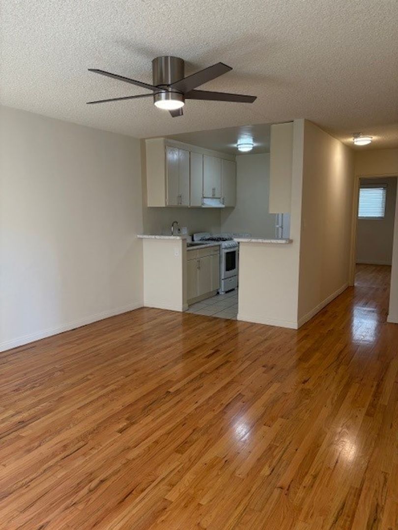 Santa Ana Apartment: 1811 7th St