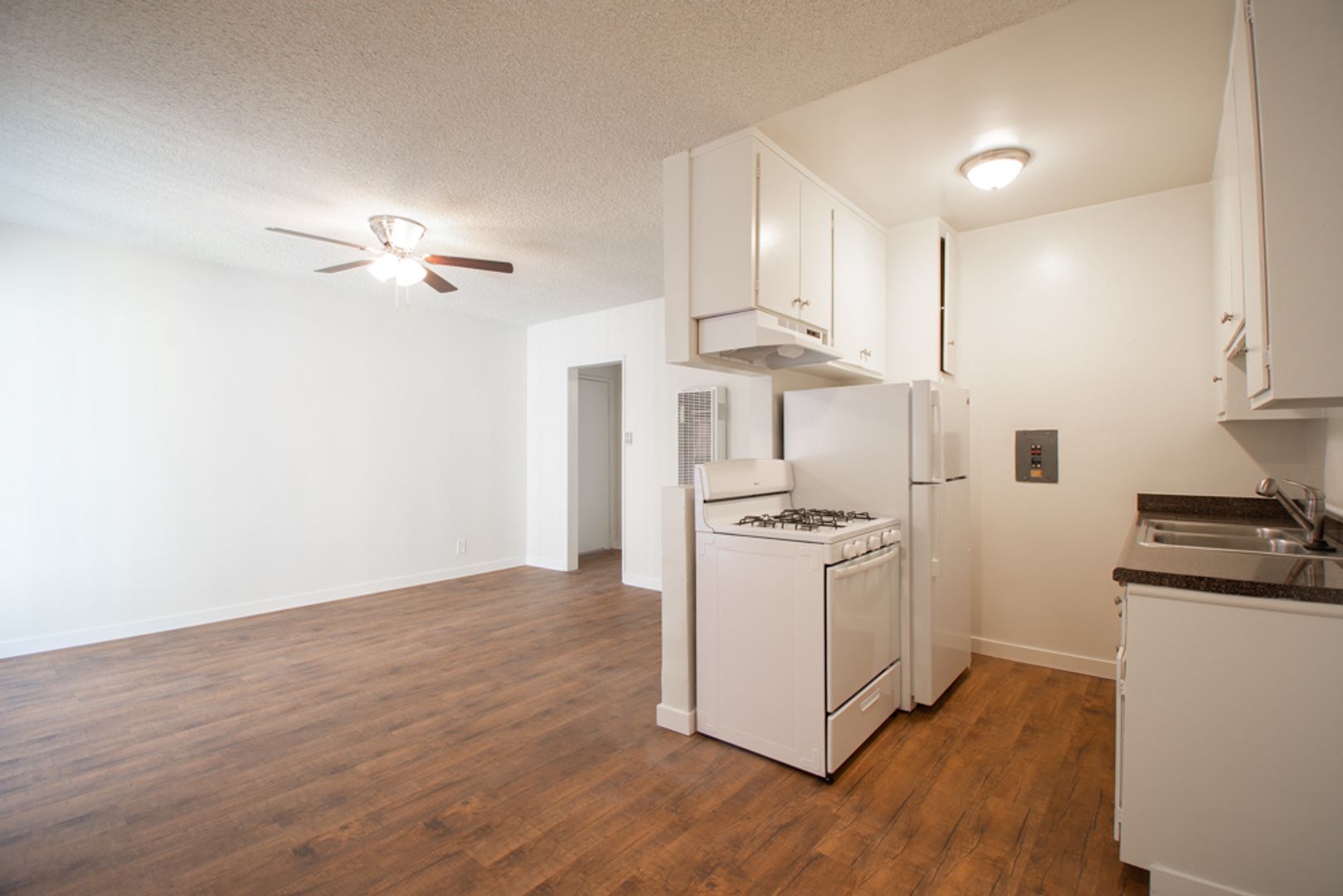 Los Angeles Apartment: 10121 Tabor St