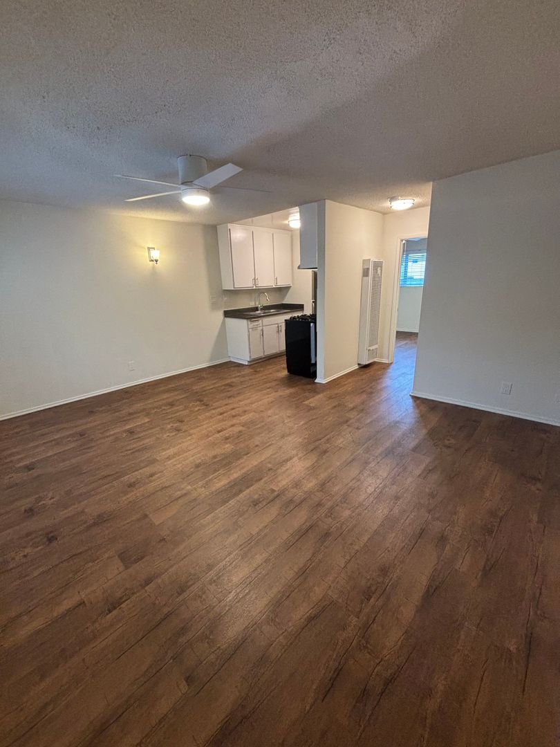 Santa Monica Apartment: 227 Strand St