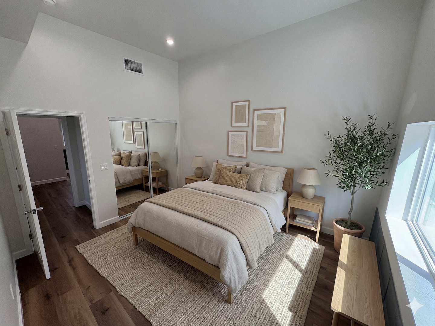 Los Angeles Apartment: 5507-5509 S Manhattan Pl
