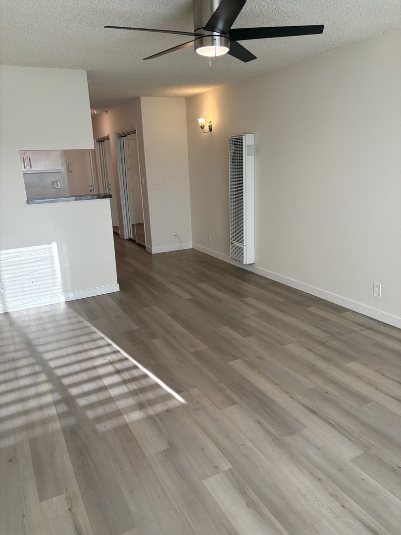Los Angeles Apartment: 3747 Sepulveda Blvd