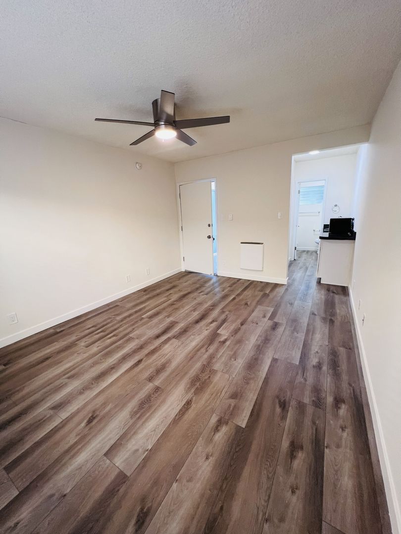 Los Angeles Apartment: 11311 Charnock Rd