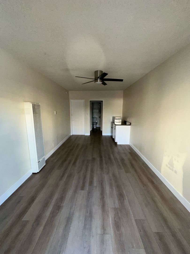 Los Angeles Apartment: 1661 Sawtelle Blvd