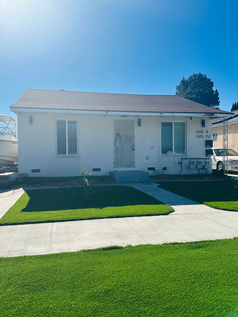 Long Beach Apartment: 1616 E Harding St