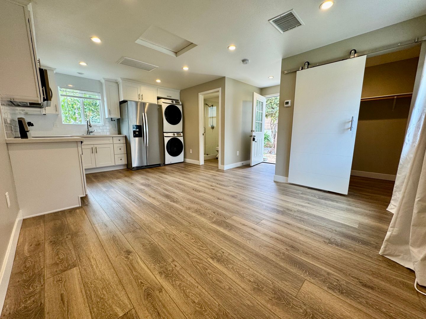 Orange Apartment: 874-876 North Orange St