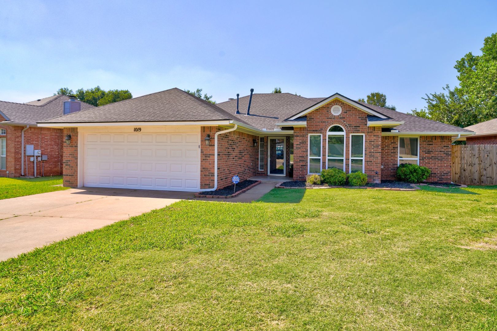 Edmond House: 1019 Dustin Dr