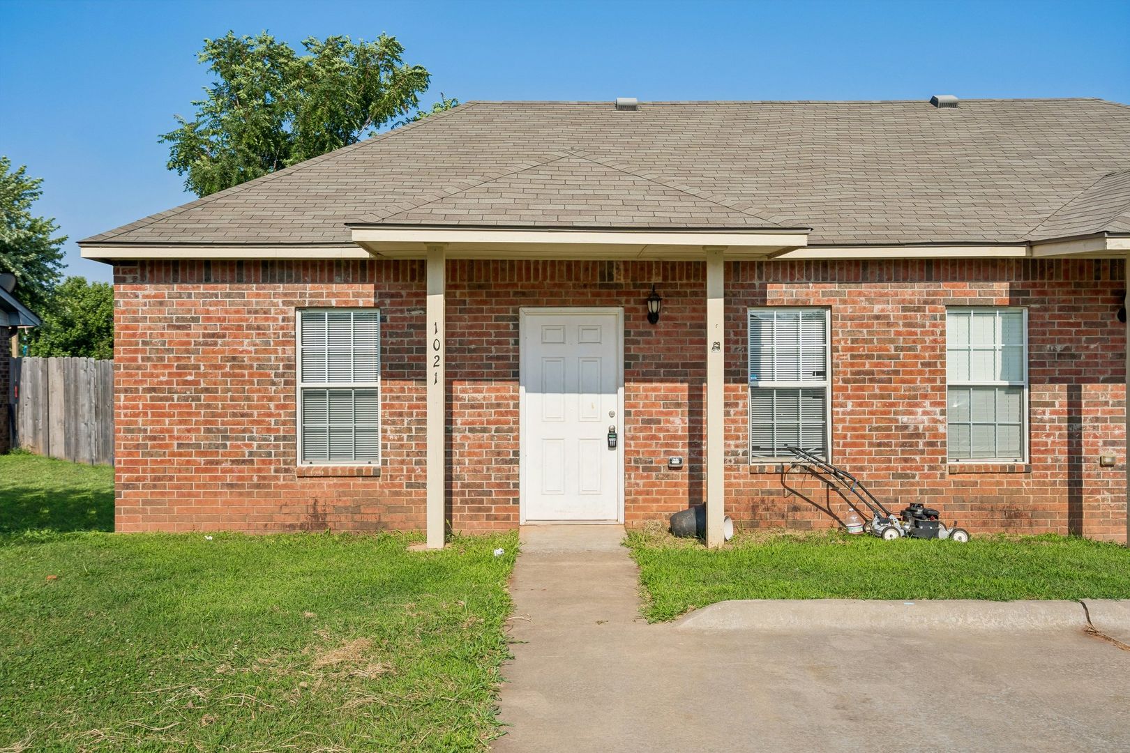 Guthrie House: 1021 Shady Creek Cir