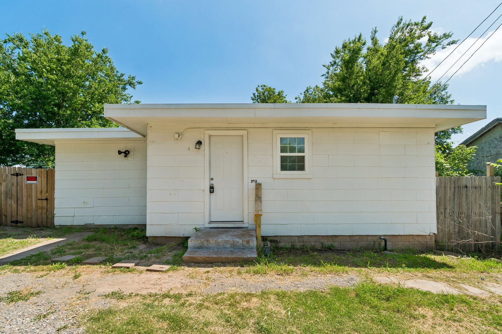 Lawton House: 2011 SW C Ave