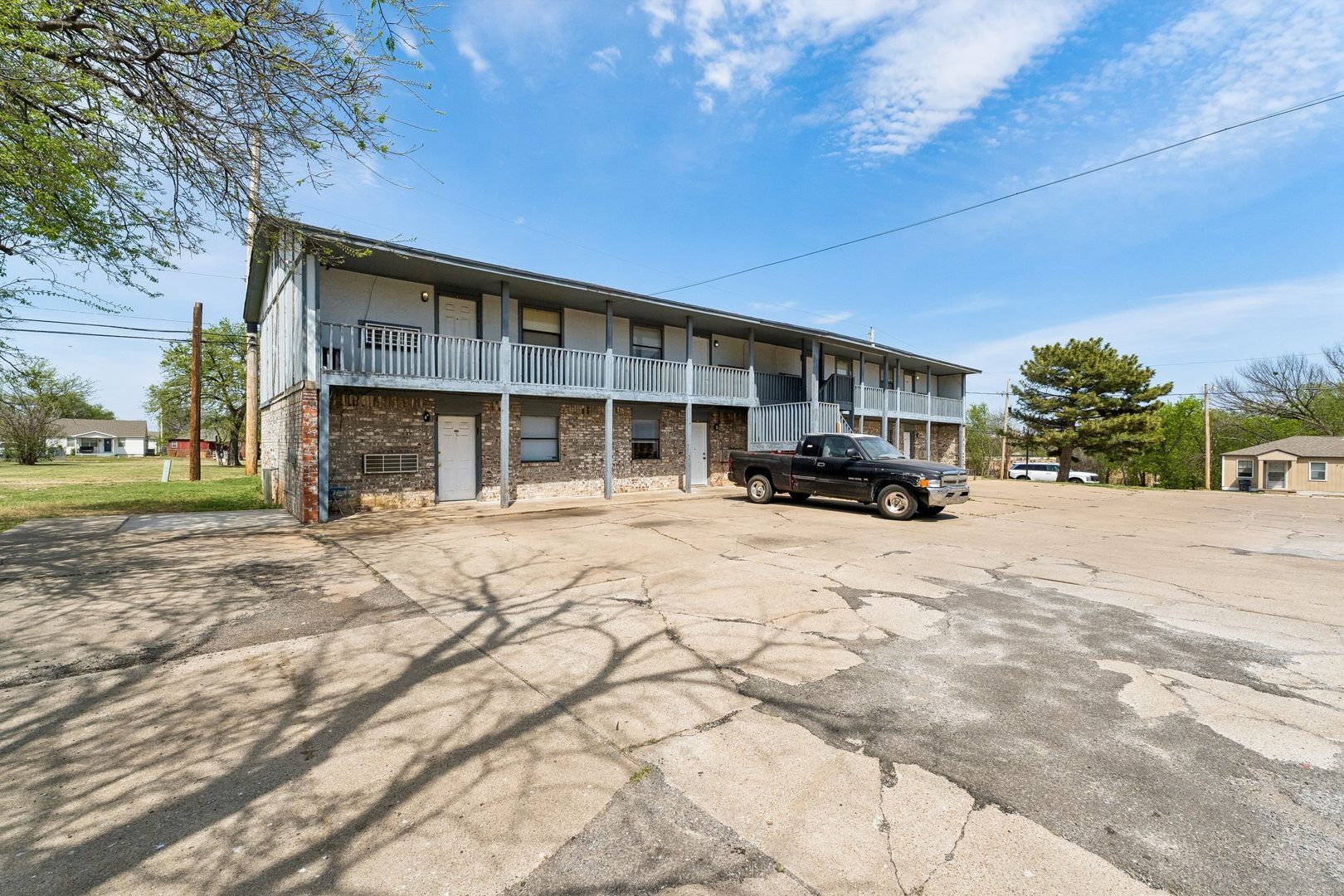 Lawton Apartment: 1401 SW E Avenue