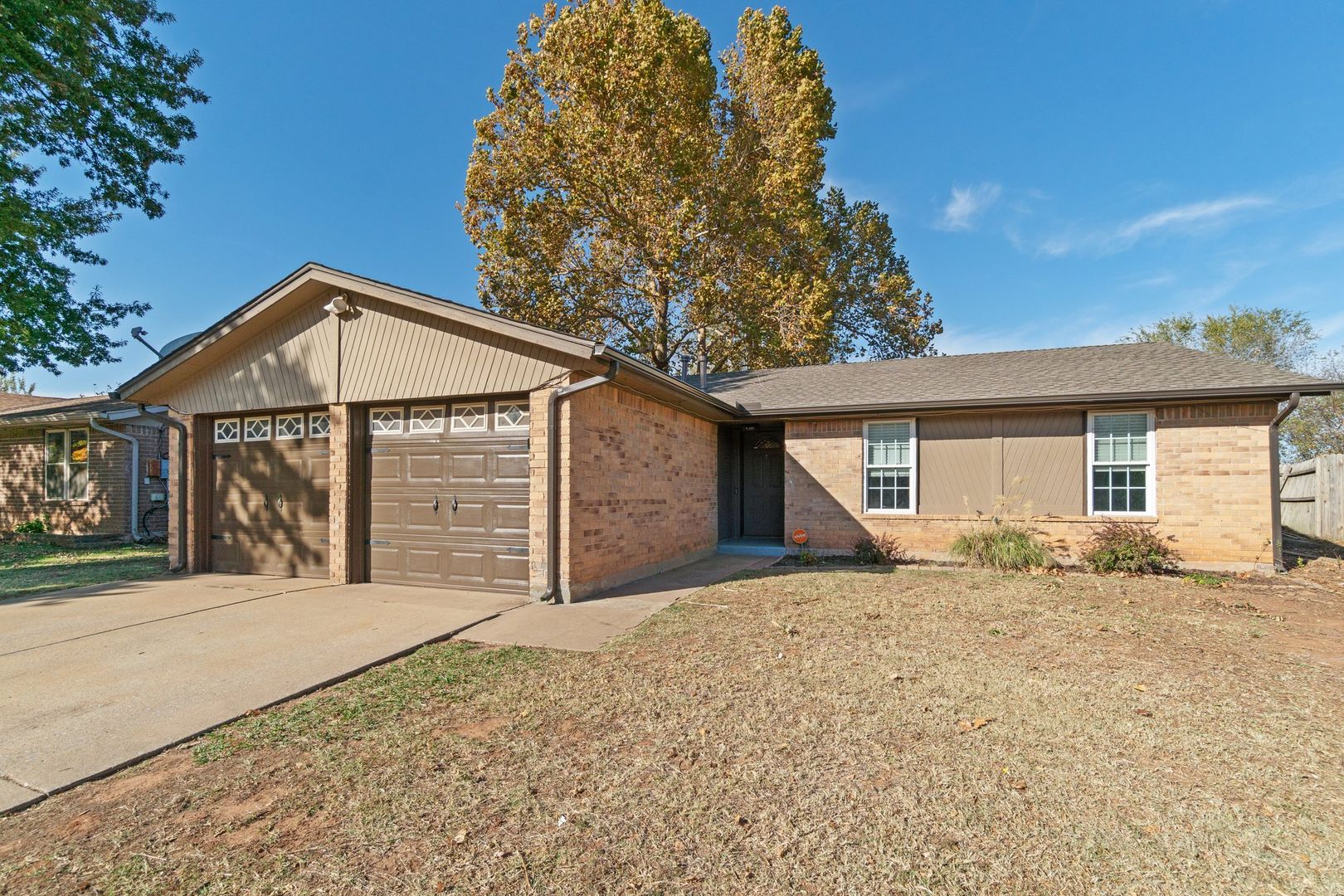 Edmond House: 1205 Swan Lake Rd