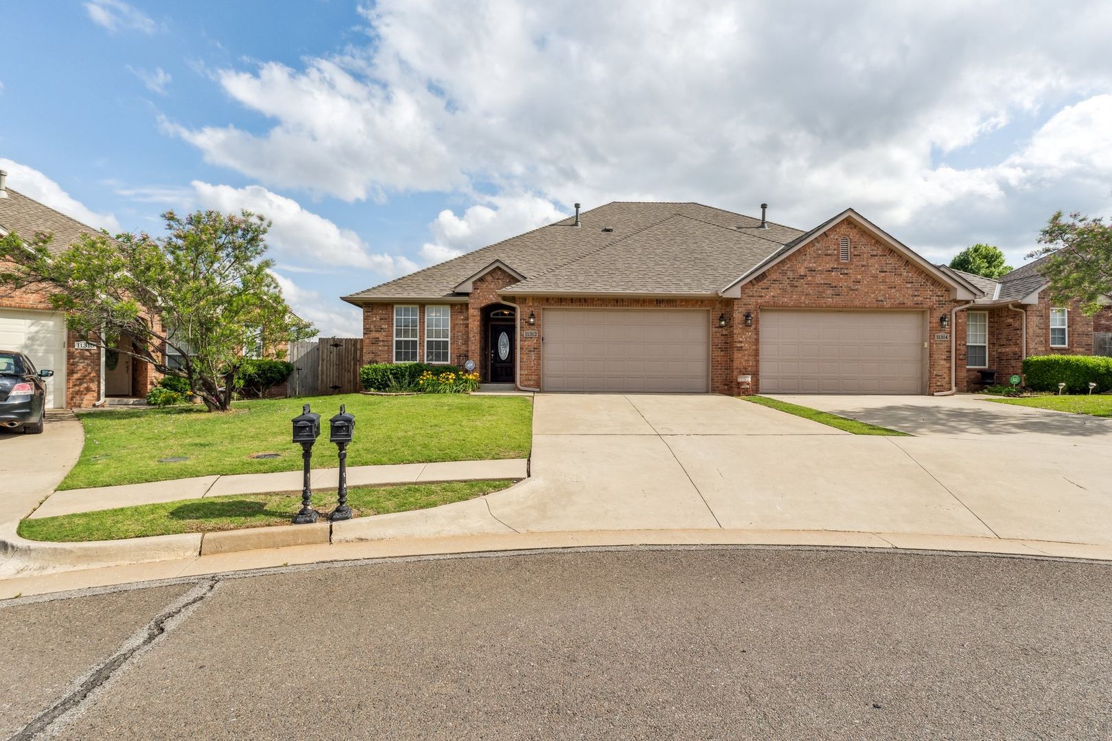 Yukon House: 11312 NW 121st Pl - 11312 NW 121st