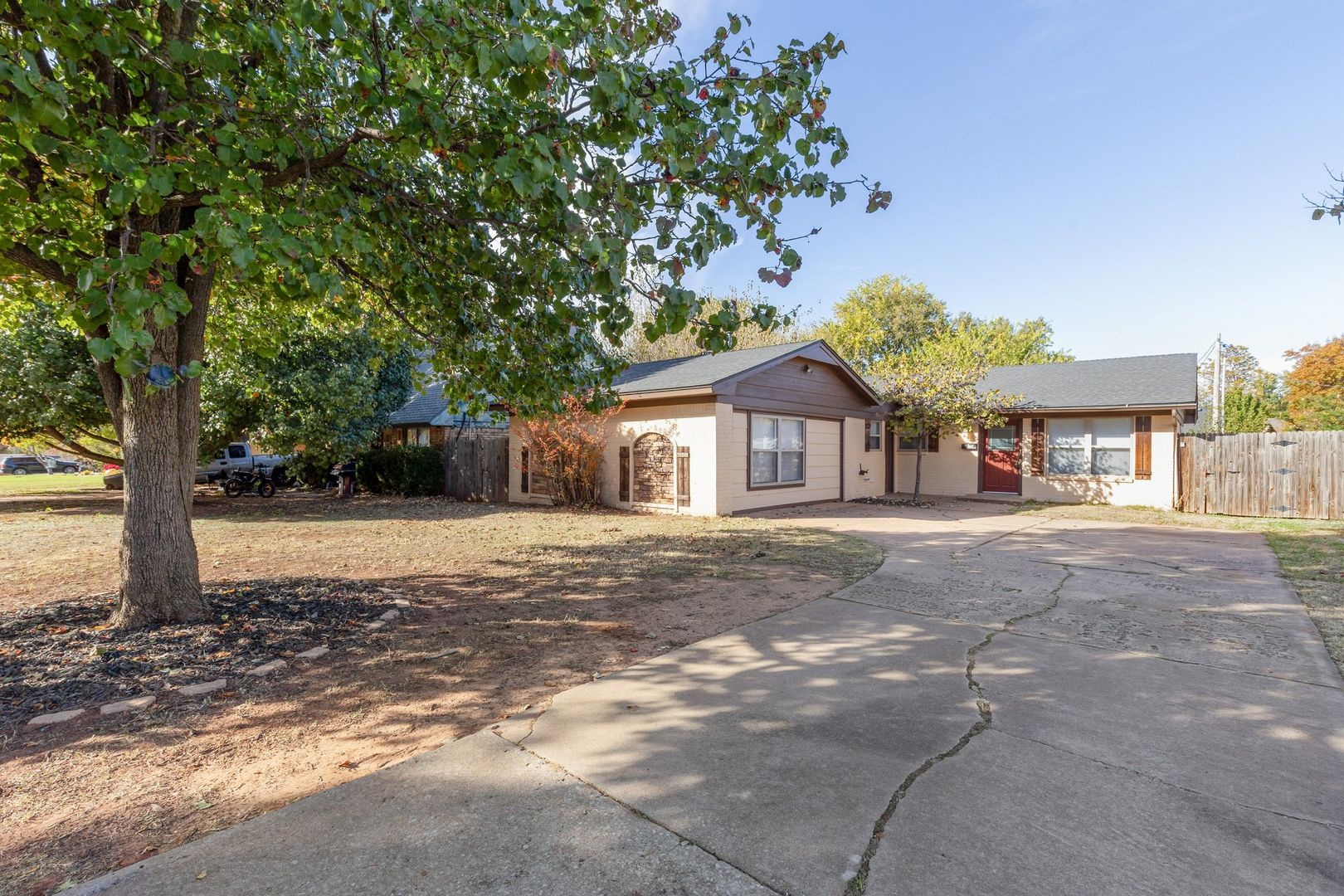 Edmond House: 645 Redstone Ave