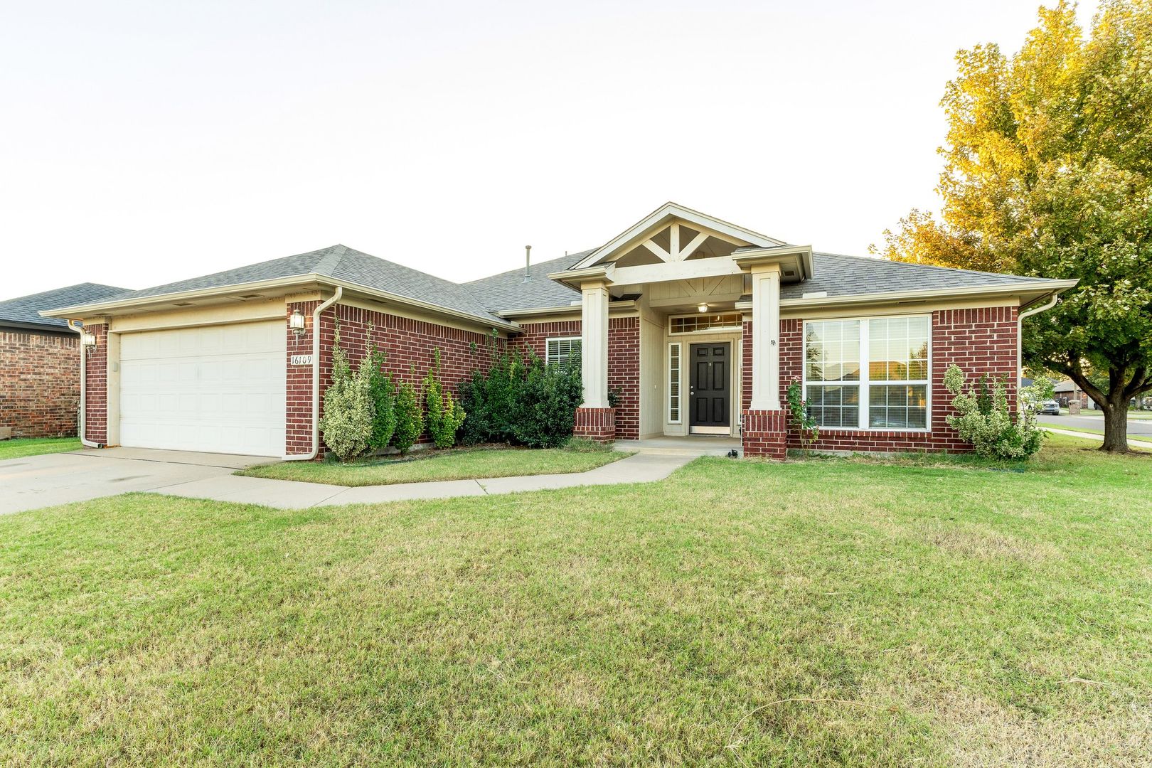 Edmond House: 16109 Panther Way