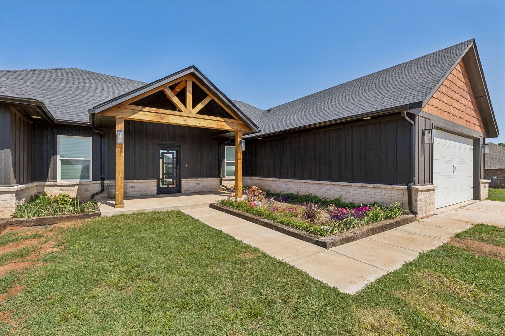 Guthrie House: 4930 Meadow Dr