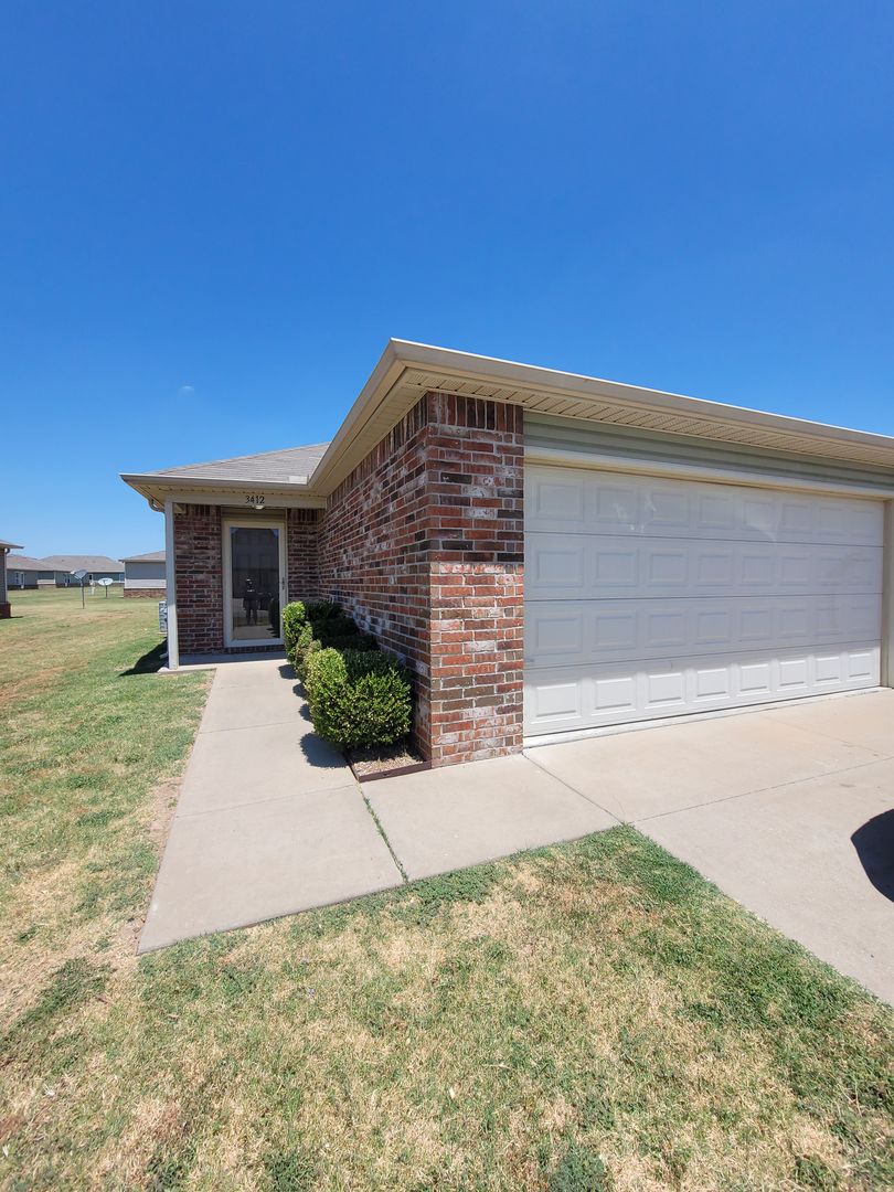 Broken Arrow Apartment: Glen eagle
