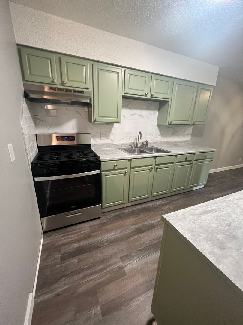 cushing Apartment: 1428 south little Ave