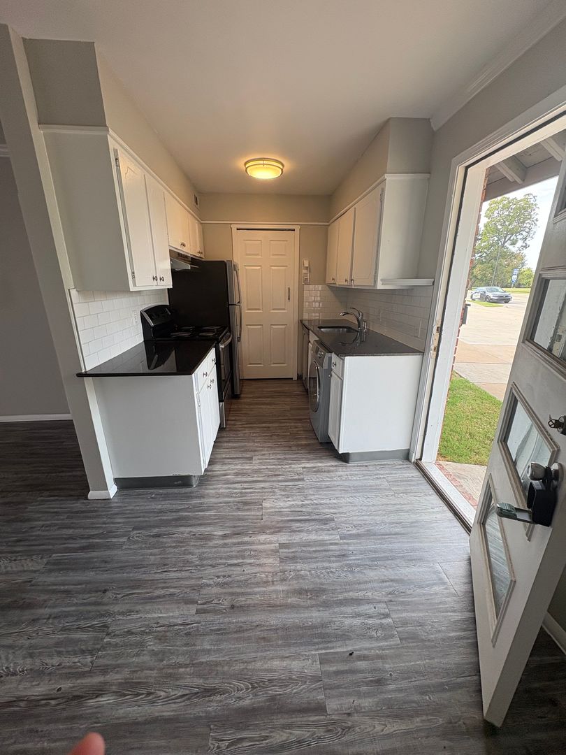 Tulsa Apartment: 3853 S. Riverside Drive