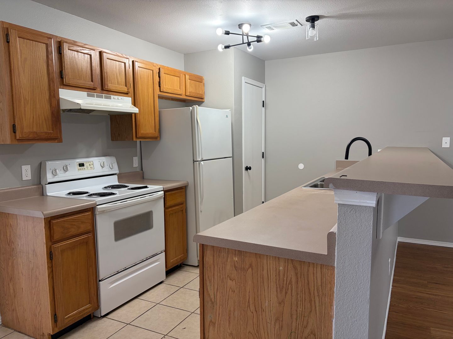 Claremore Apartment: 2805 Trailwood Dr