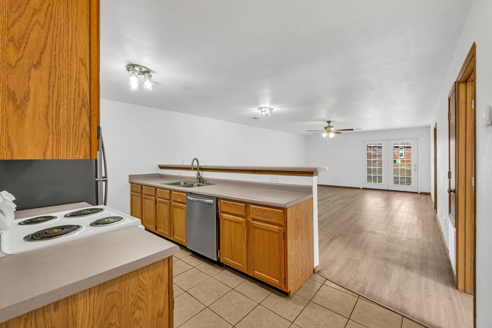 Claremore Apartment: 2805 Trailwood Dr