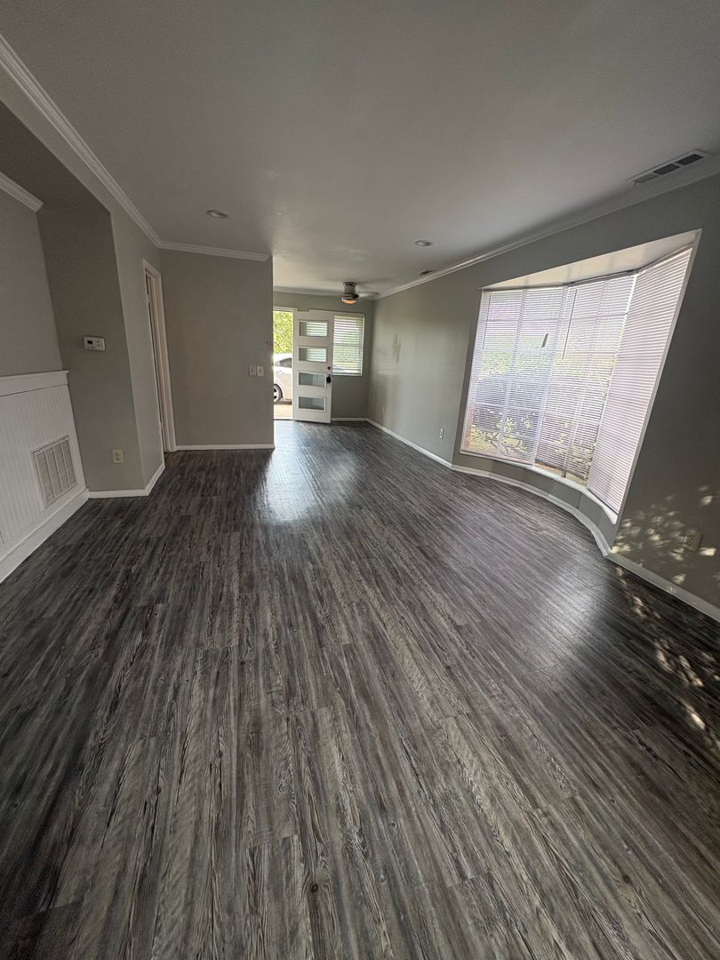 Tulsa Apartment: 3853 S. Riverside Drive